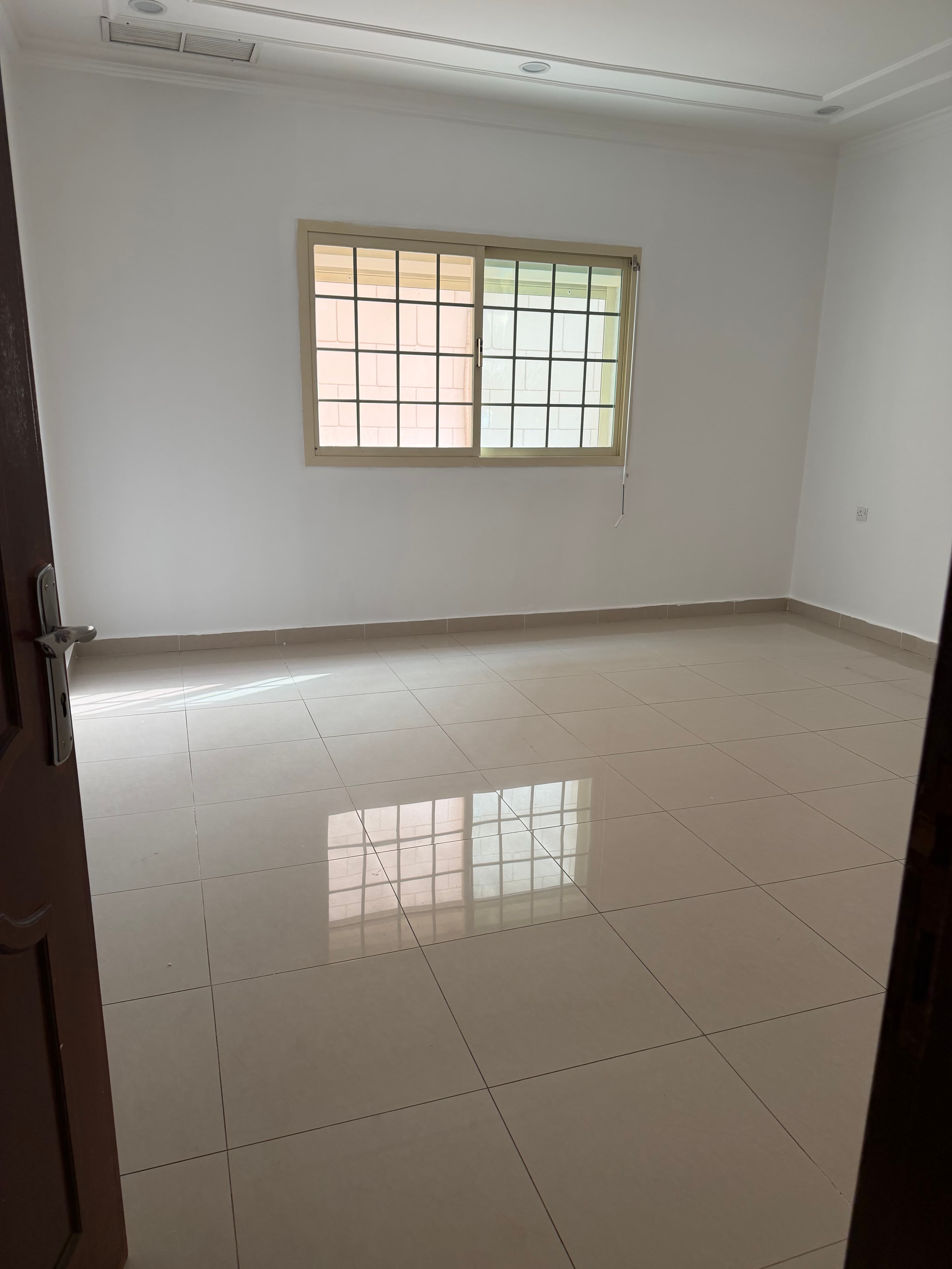 للإيجار دور بالقرين ثلاث غرف