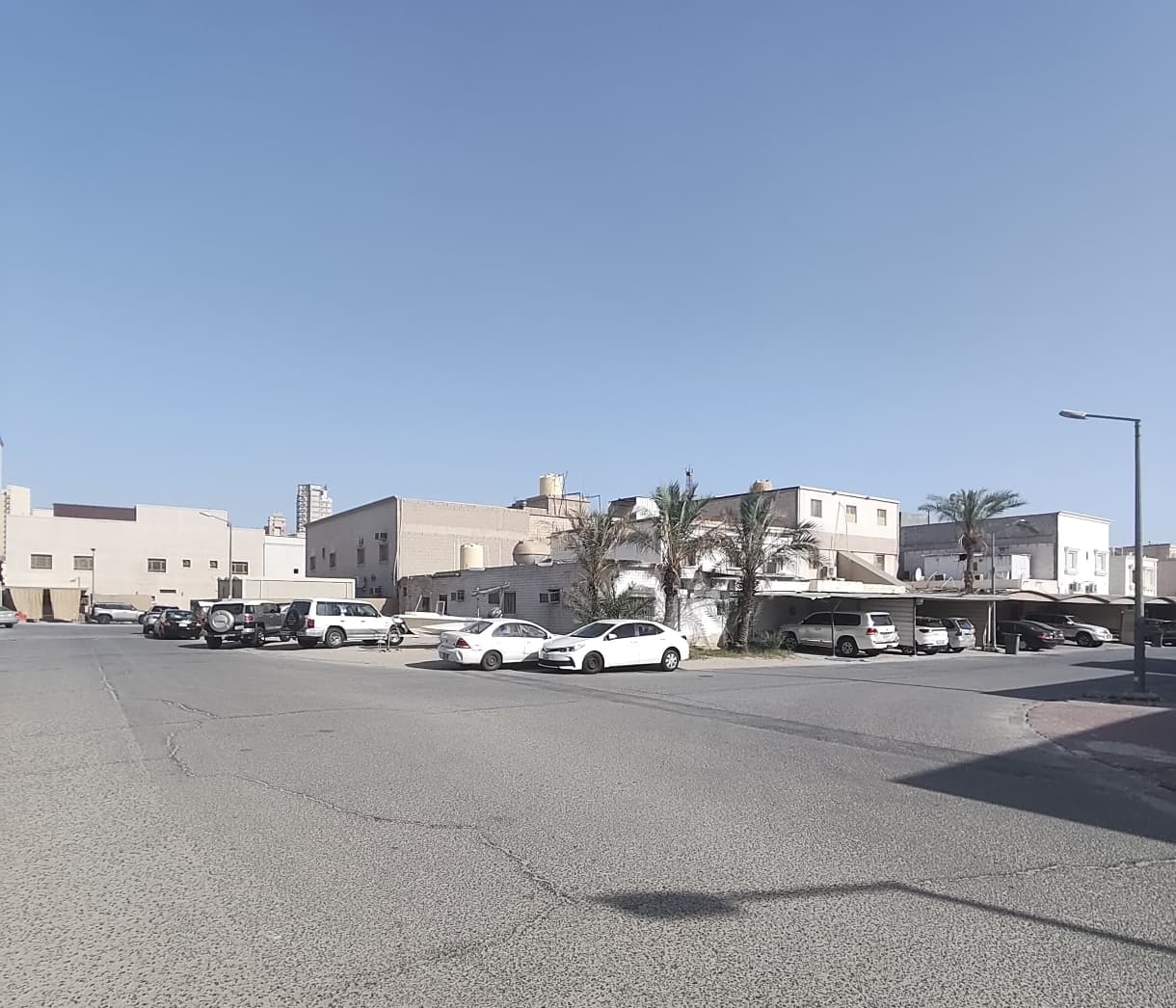 للبيع بيت زاوية بالرقه