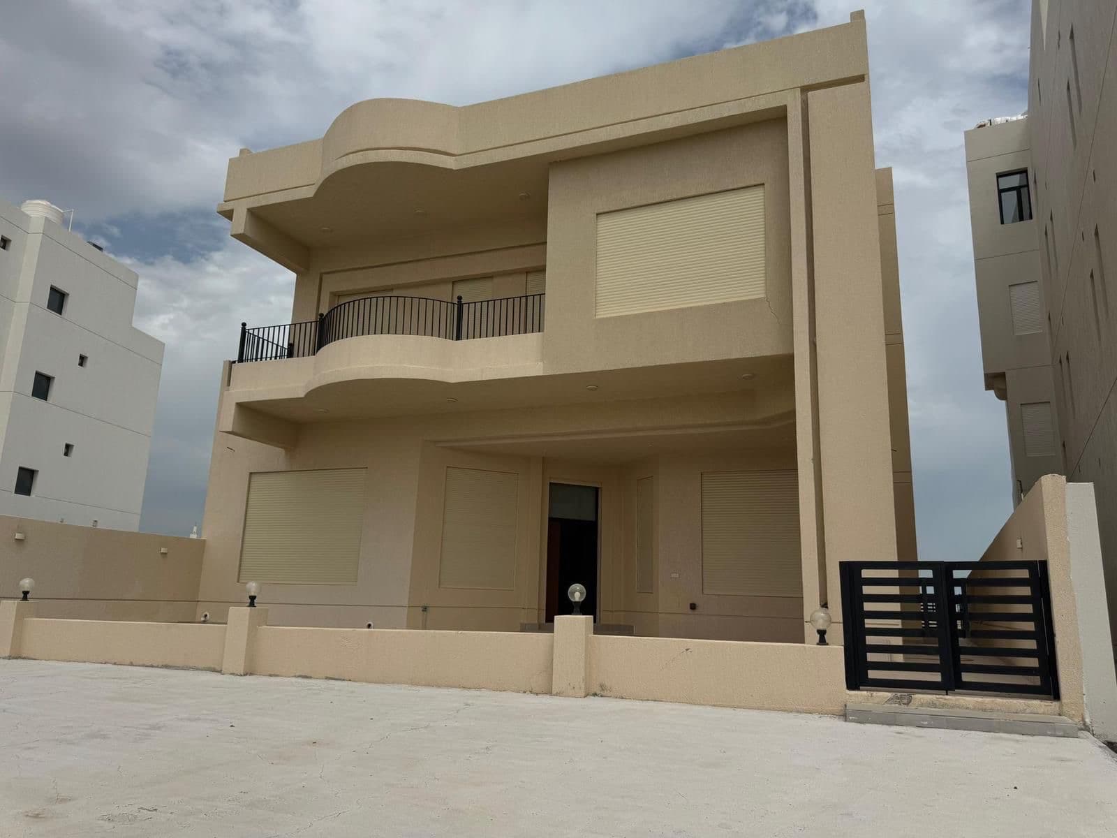 شاليه جديد للبيع فى البحريه