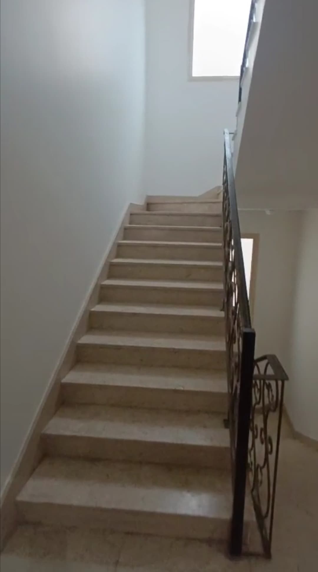 للايجار دور و ربع بالشهداء