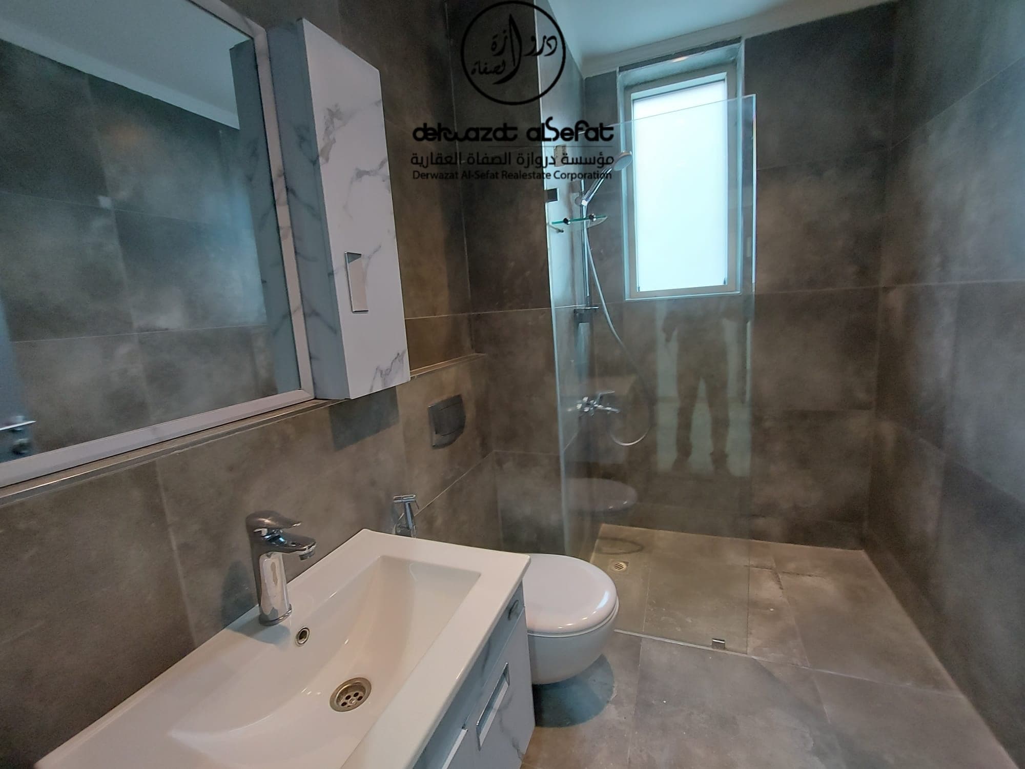 شقة للإيجار فى عمارة بشرق