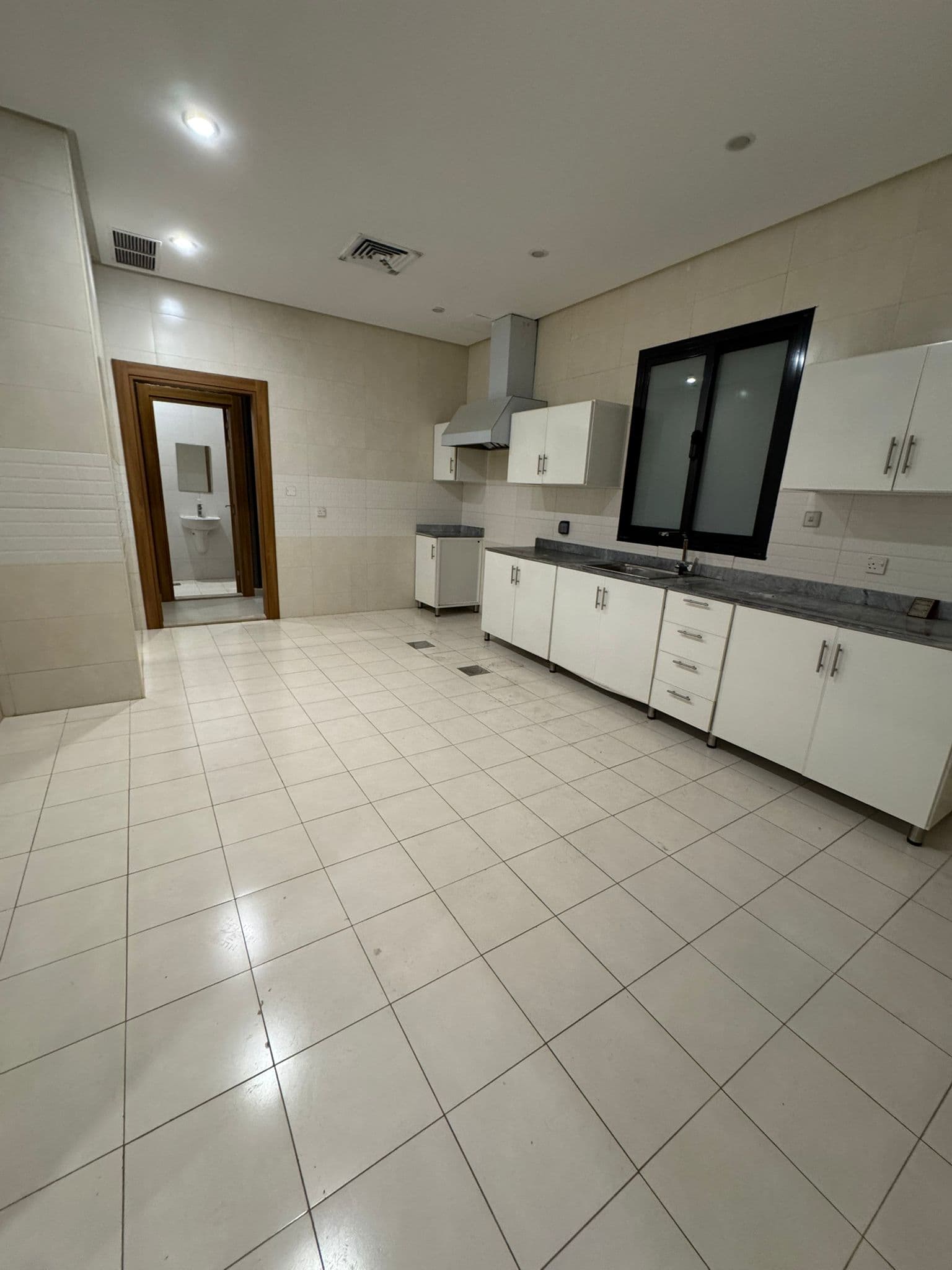 دور أول للإيجار فى المسايل