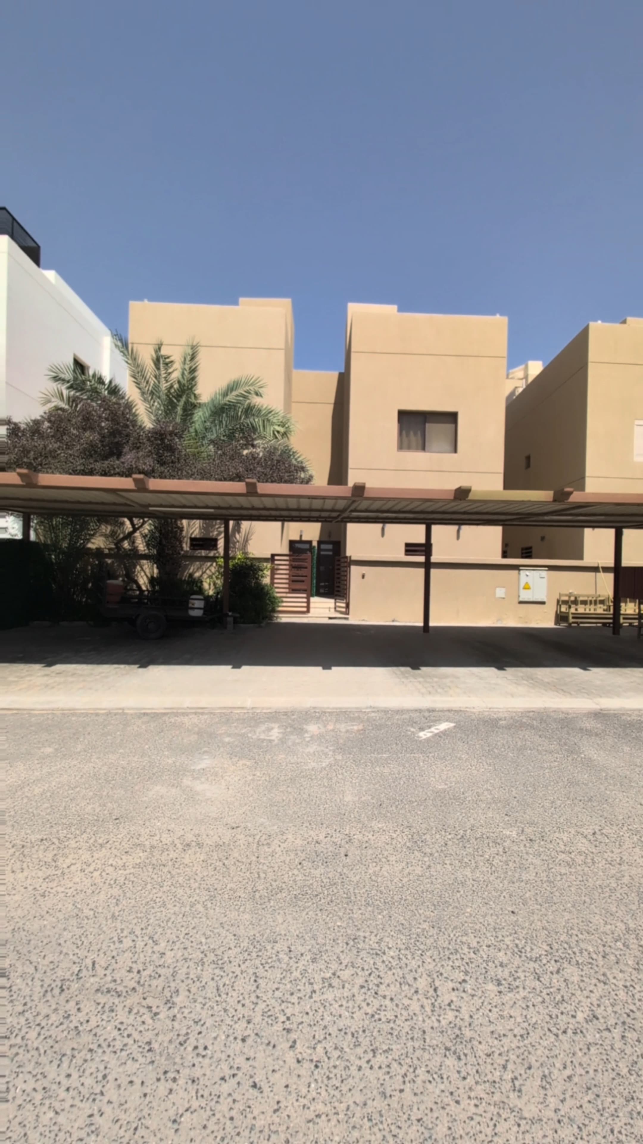 شاليه للبيع فى صباح الاحمد البحريه