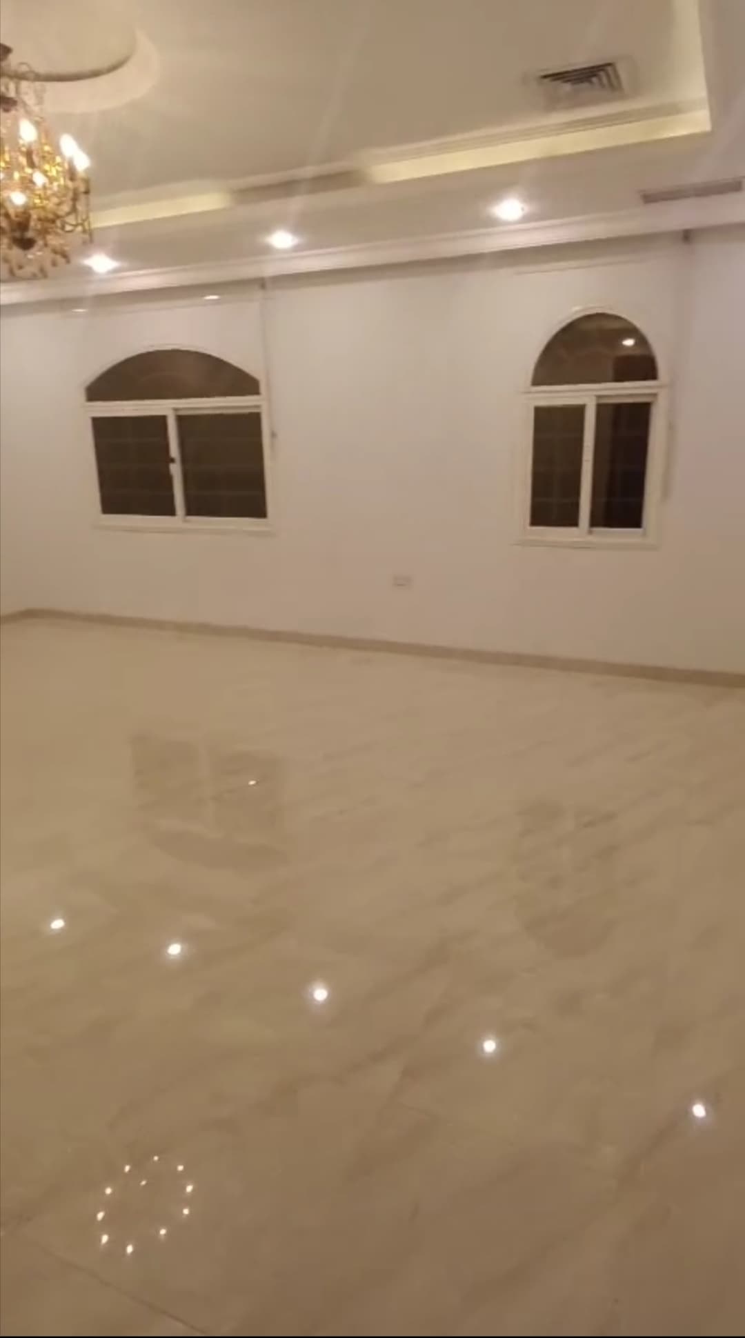للإيجار دور كامل فى جابر الاحمد قطعة 1