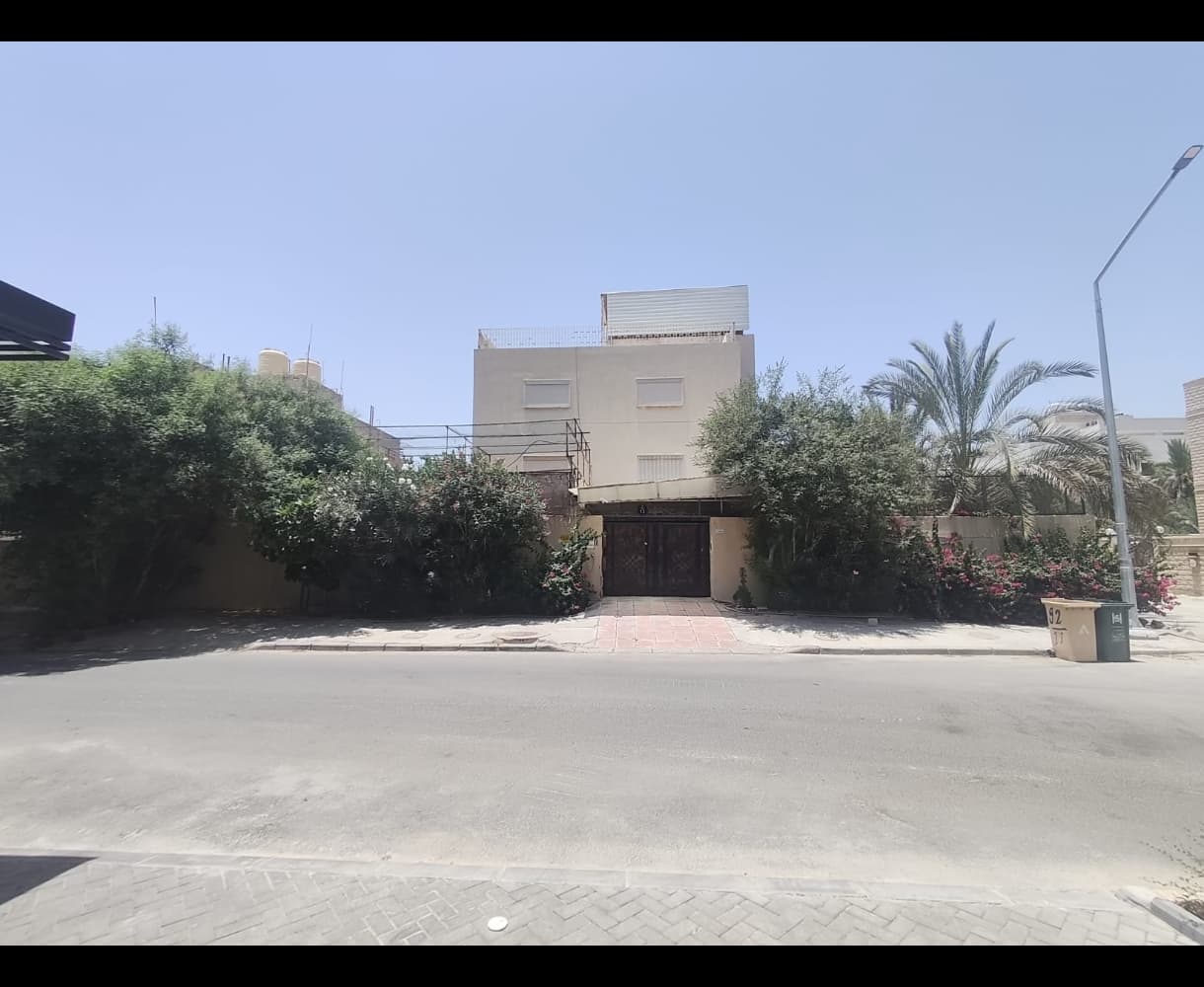 للبيع بيت فى الرميثية شارع وسكة