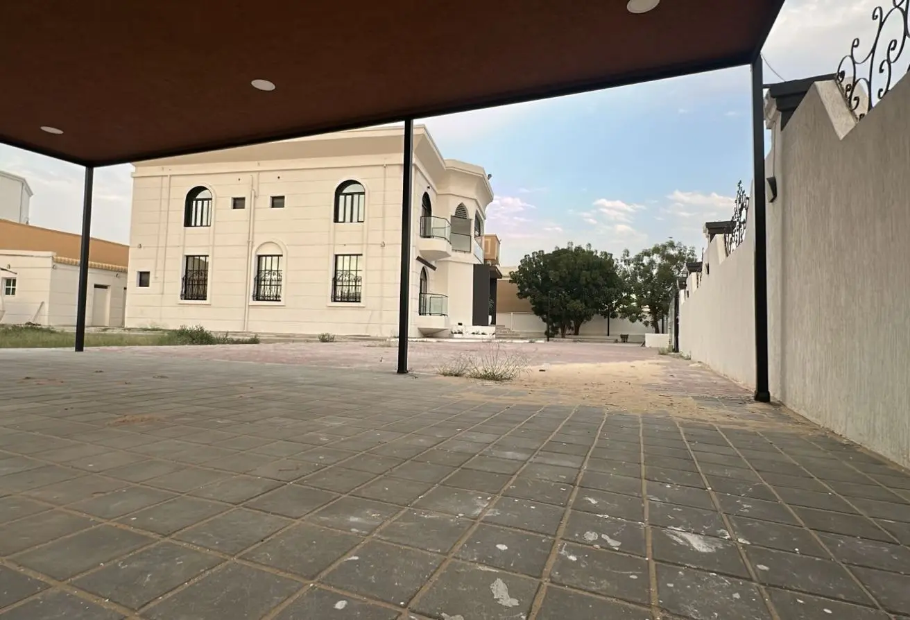 للبيع بيت قديم فى قرطبه شارع رئيسي