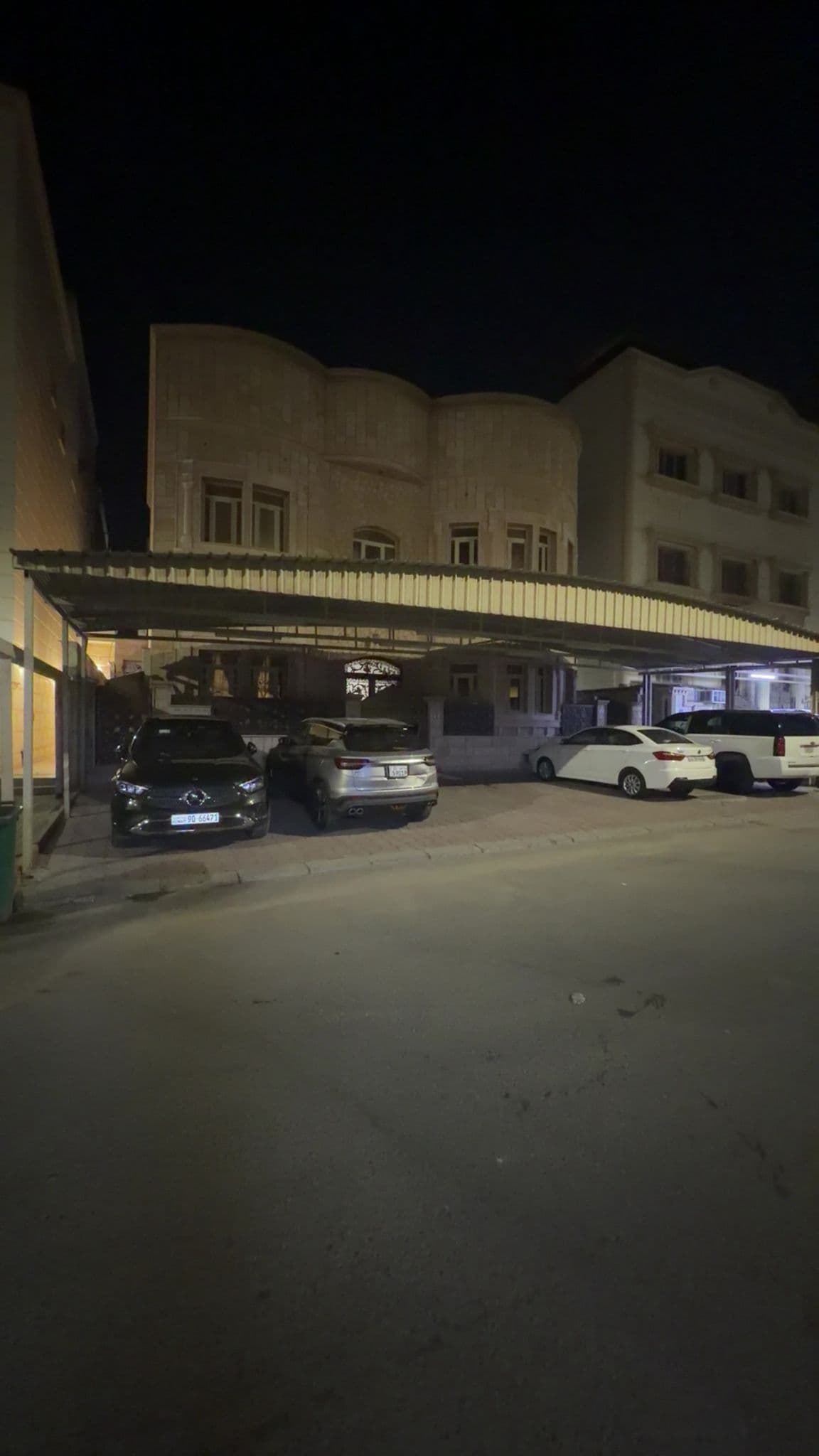 بيت للبدل بسعد العبدالله مع بيت بالمطلاع
