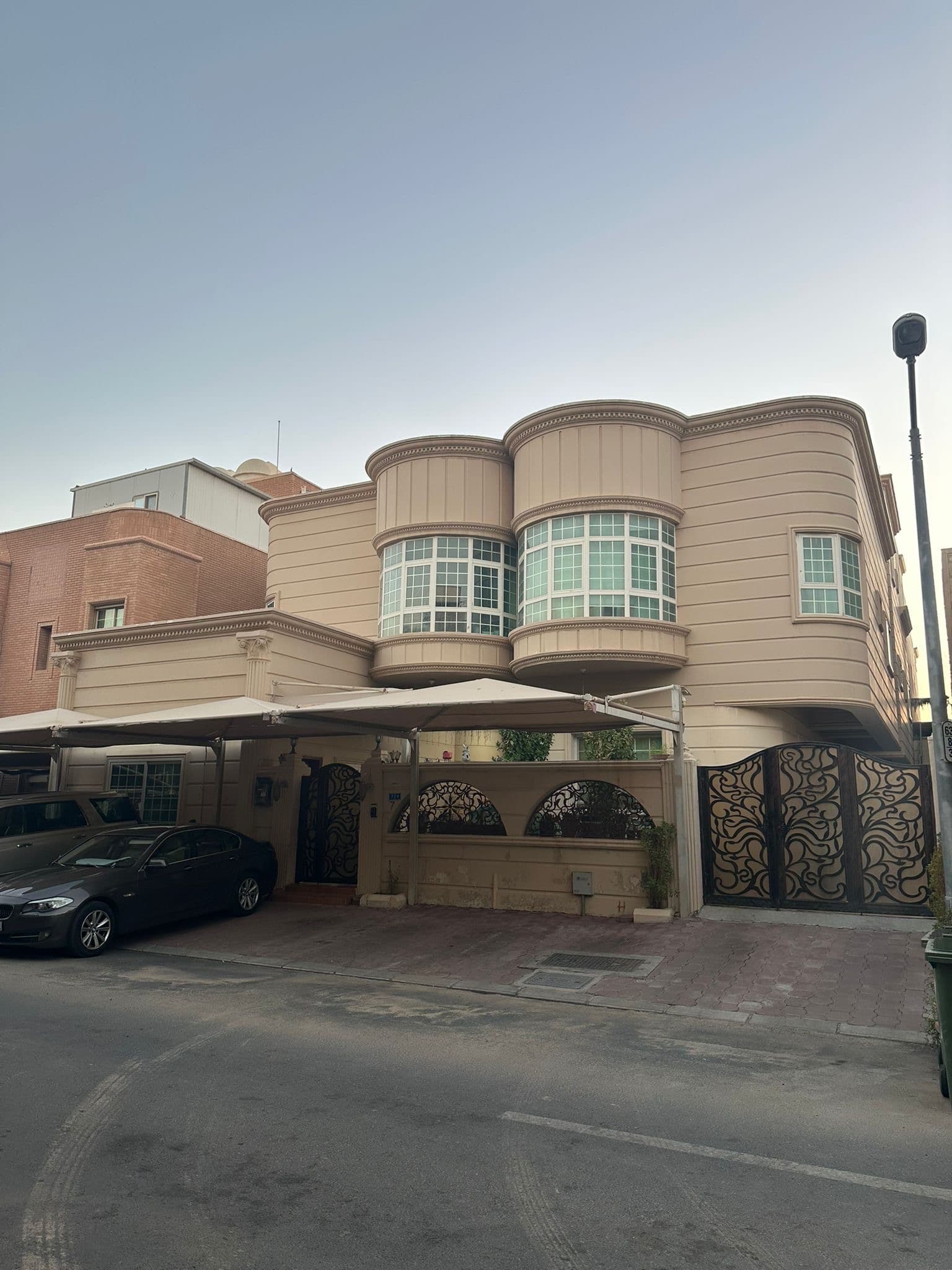 للبيع بيت في غرناطة بقطعه 1 المميزة
