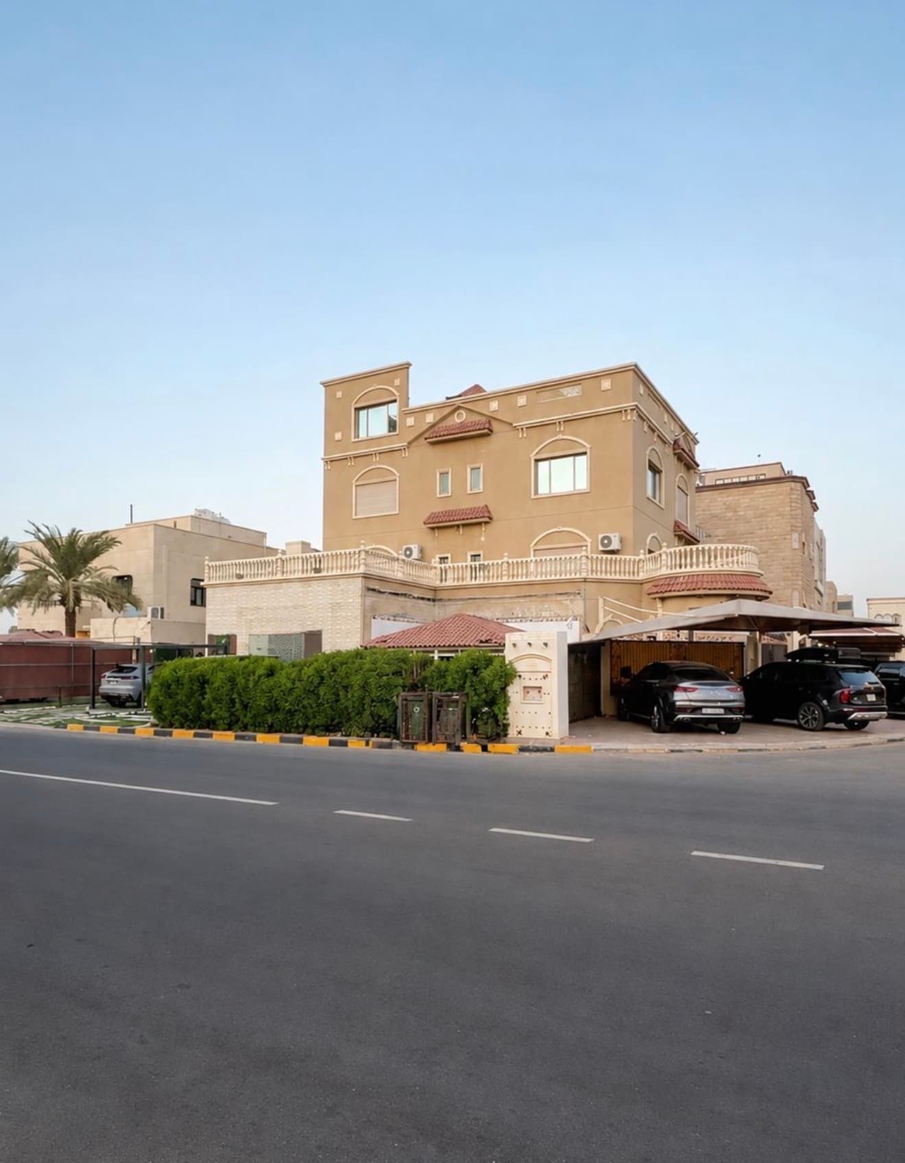 بيت زاوية للبيع فى كيفان 3 أدوار ونصف