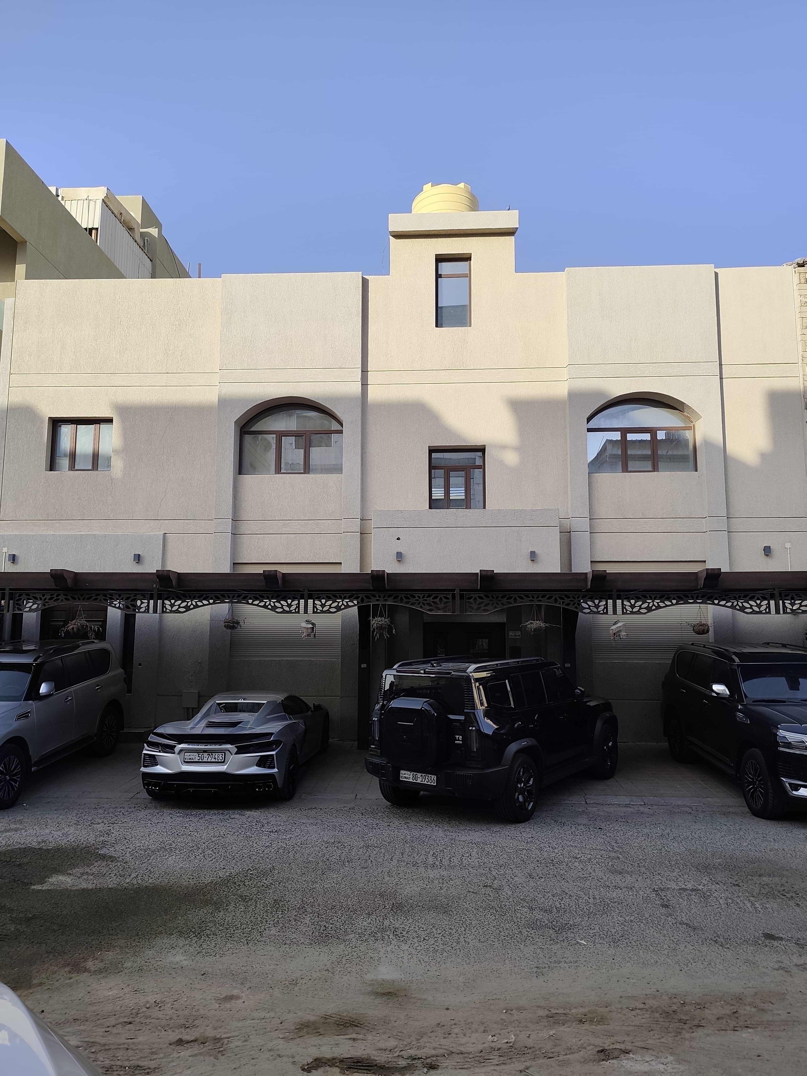 بيت للبيع في القادسيه مؤجر