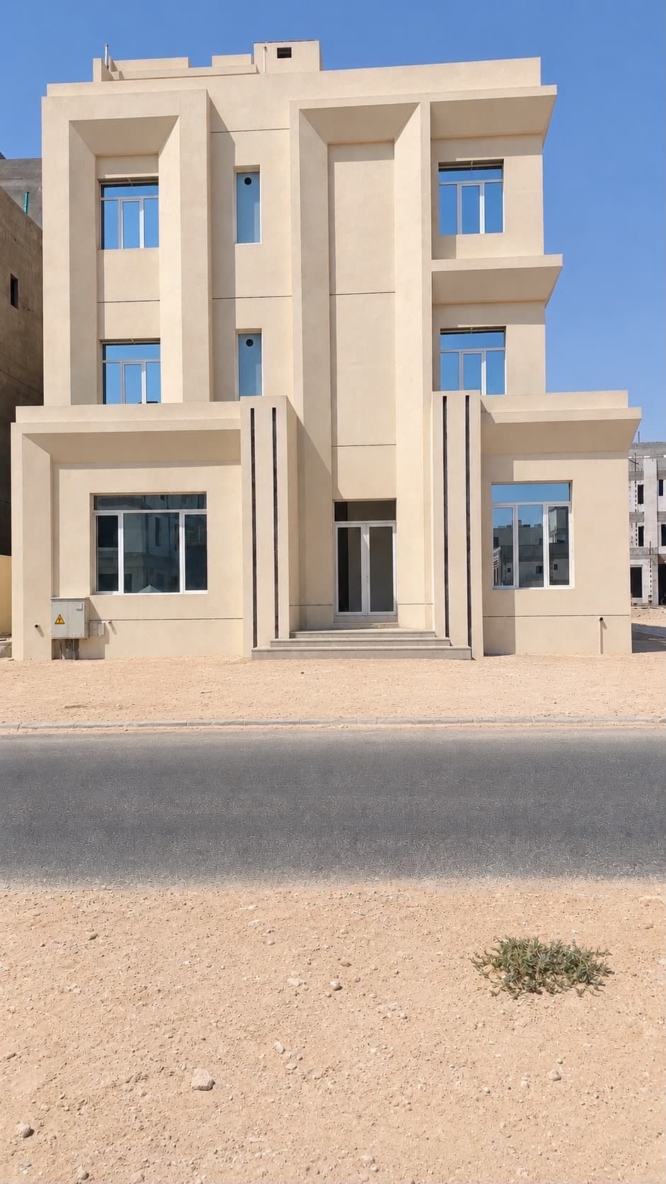 للإيجار قسيمة زاوية في المطلاع