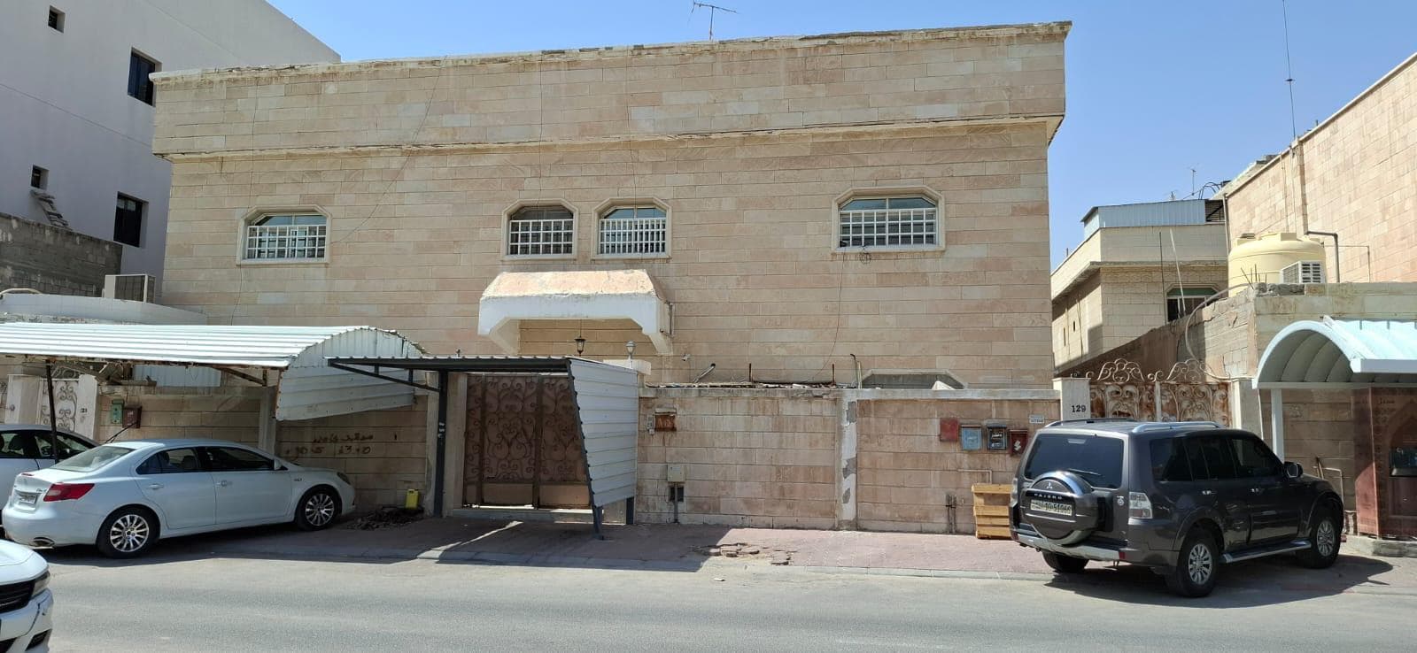 للبيع بيت قديم مدخول في الاندلس