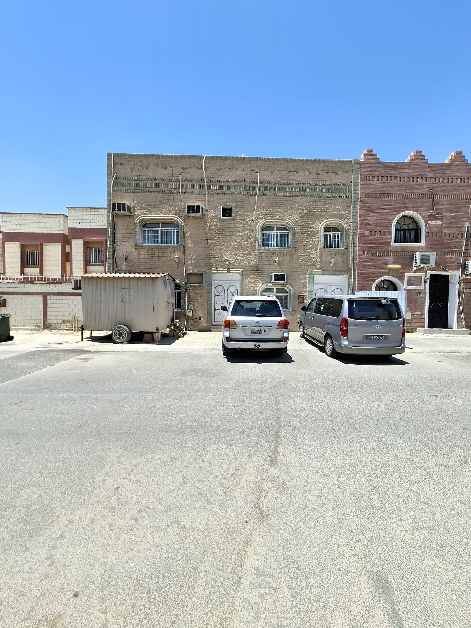 للبيع بيت في صباح السالم شارع ونافذ