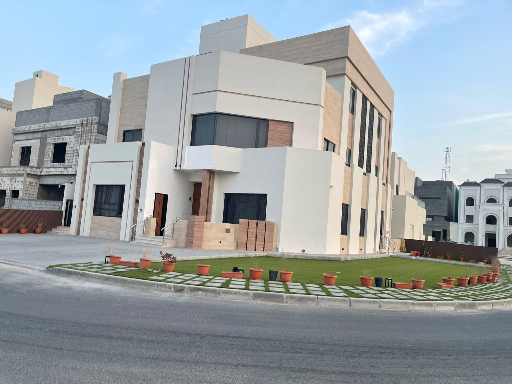 للبيع فيلا في المطلاع زاوية مقابل ساحة