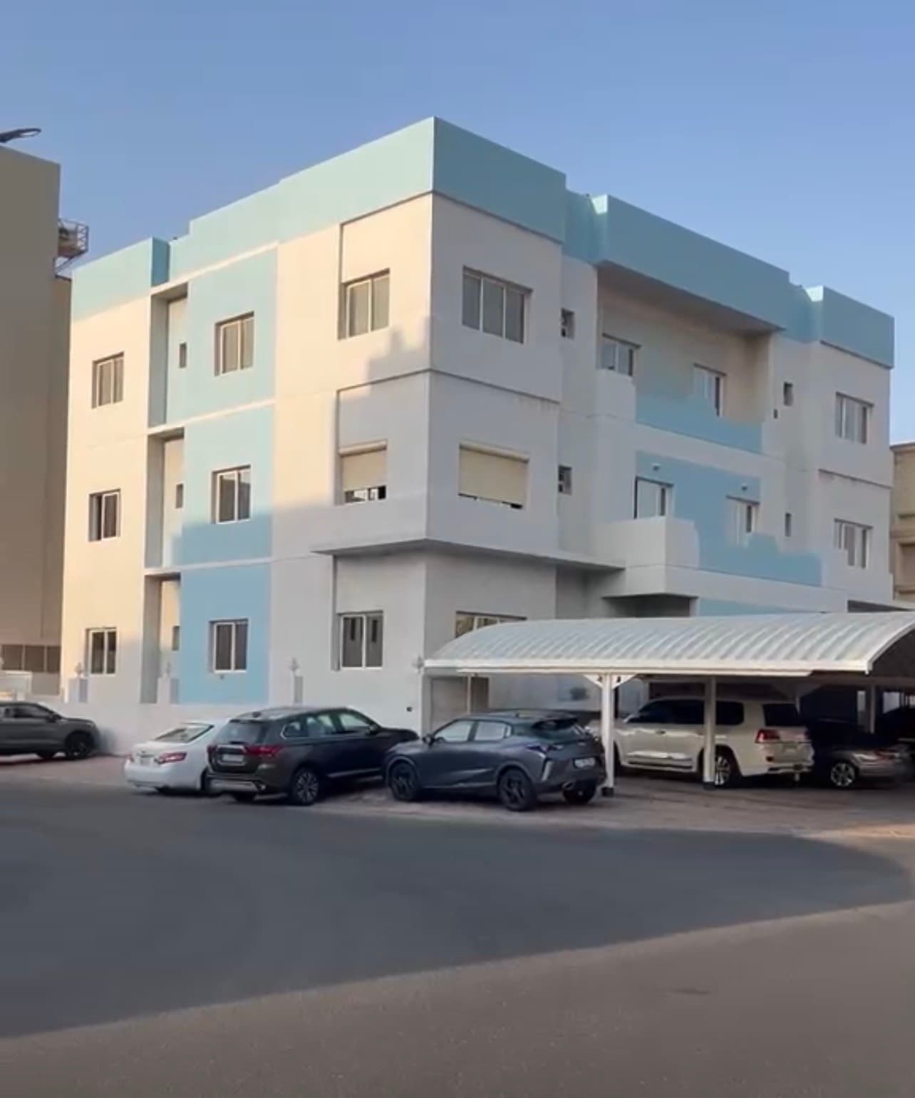 للإيجار شقة في حطين دور أول