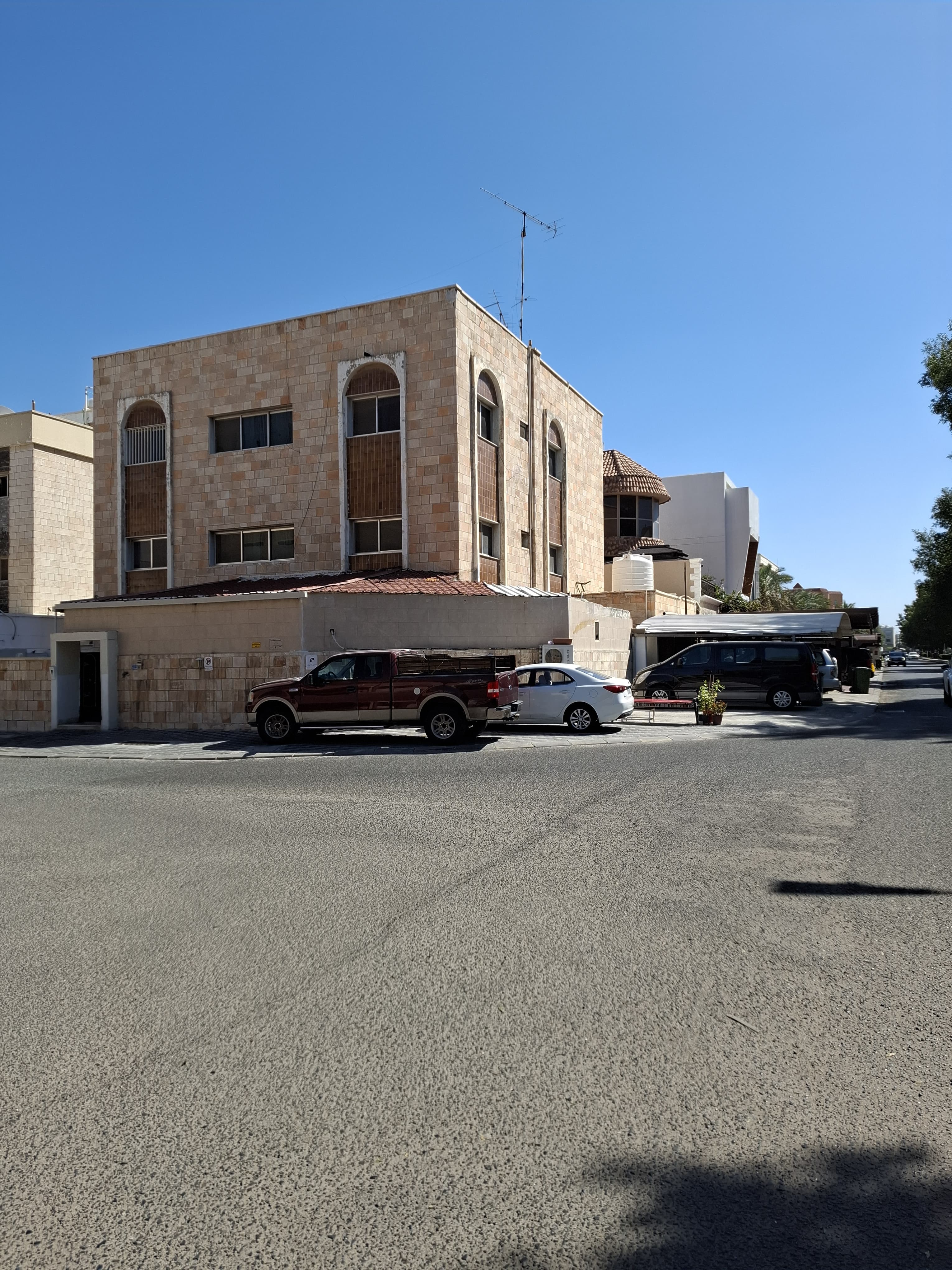 بيت للبيع فى الجابرية ثلاث أدوار بيت للبيع فى الجابرية ثلاث أدوار