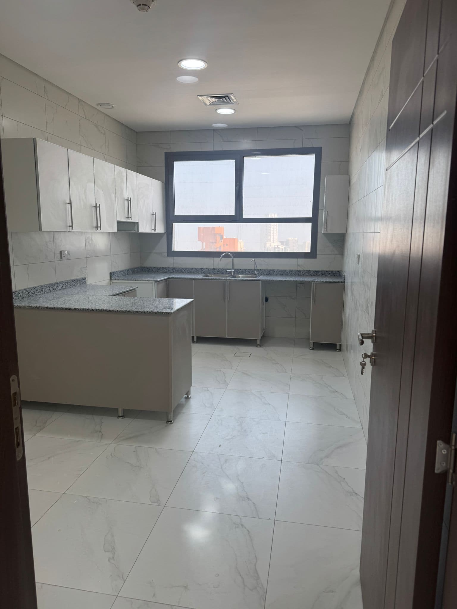 للايجار شقه دوبلكس بميدان حولي للايجار شقه دوبلكس بميدان حولي