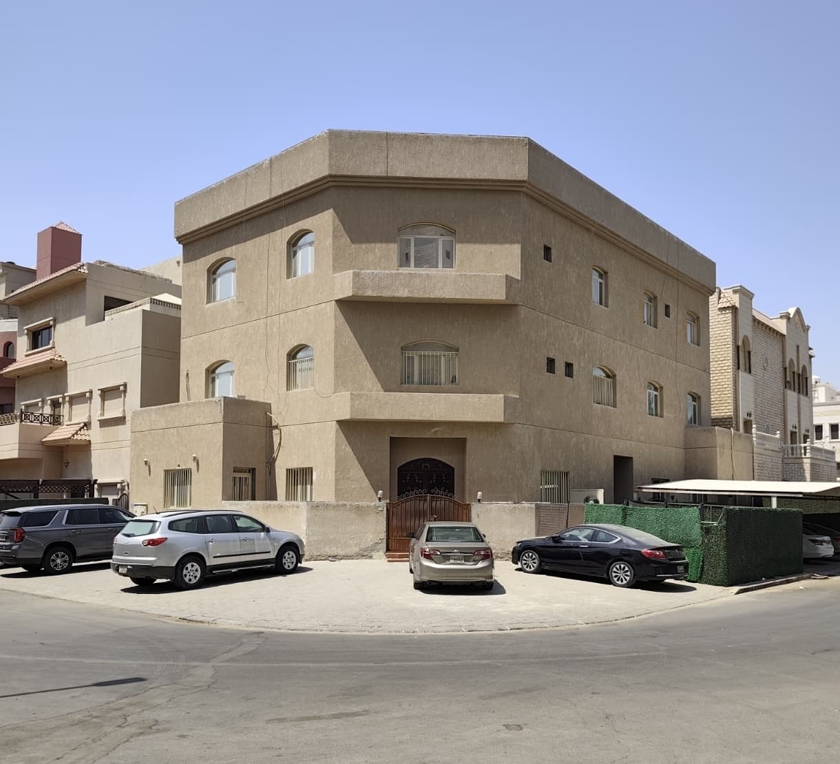 للبيع فيلا مدخول فى المنقف زاوية للبيع فيلا مدخول فى المنقف زاوية