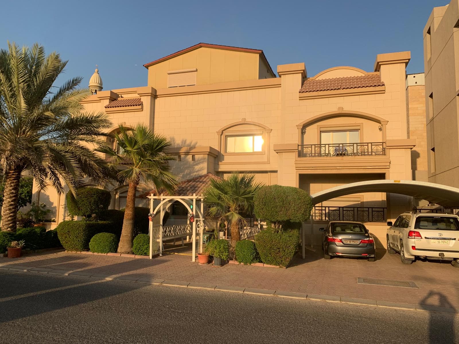 للبيع بيت فى غرب مشرف زاوية شارعين للبيع بيت فى غرب مشرف زاوية شارعين