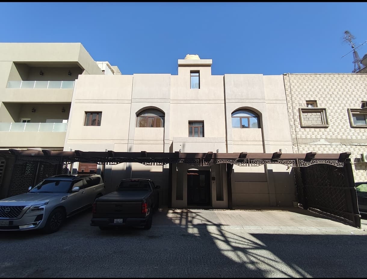 بيت مجدد للبيع فى القادسيه بيت مجدد للبيع فى القادسيه