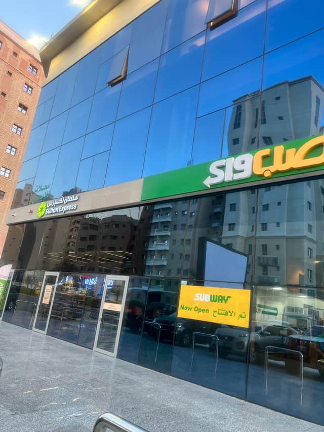 لدينا 3 محلات للإيجار فى السالمية رمز 49851 لدينا 3 محلات للإيجار فى السالمية