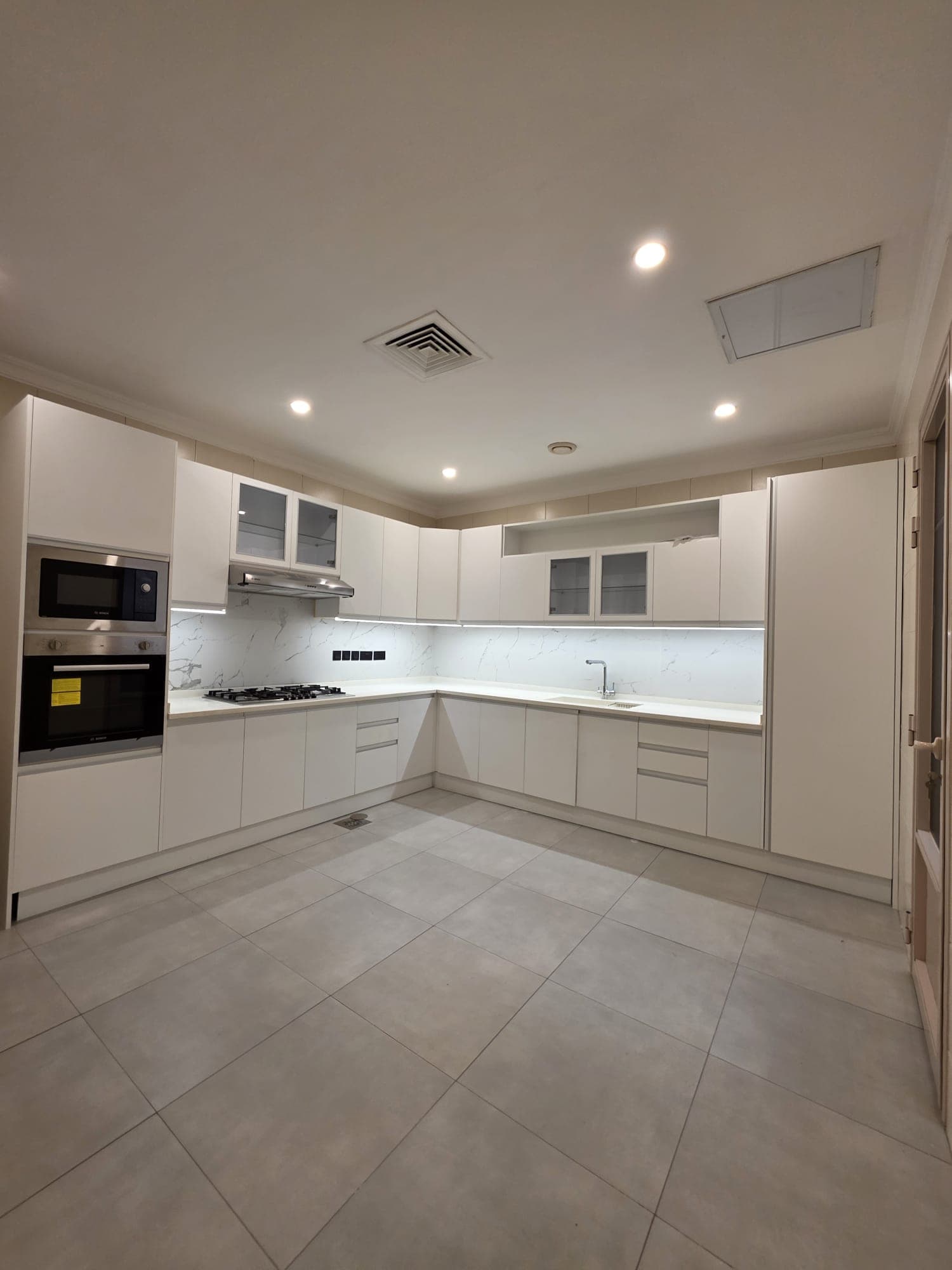 للايجار دور ثاني راقي فى الصديق رمز 52361 للايجار دور ثاني راقي فى الصديق