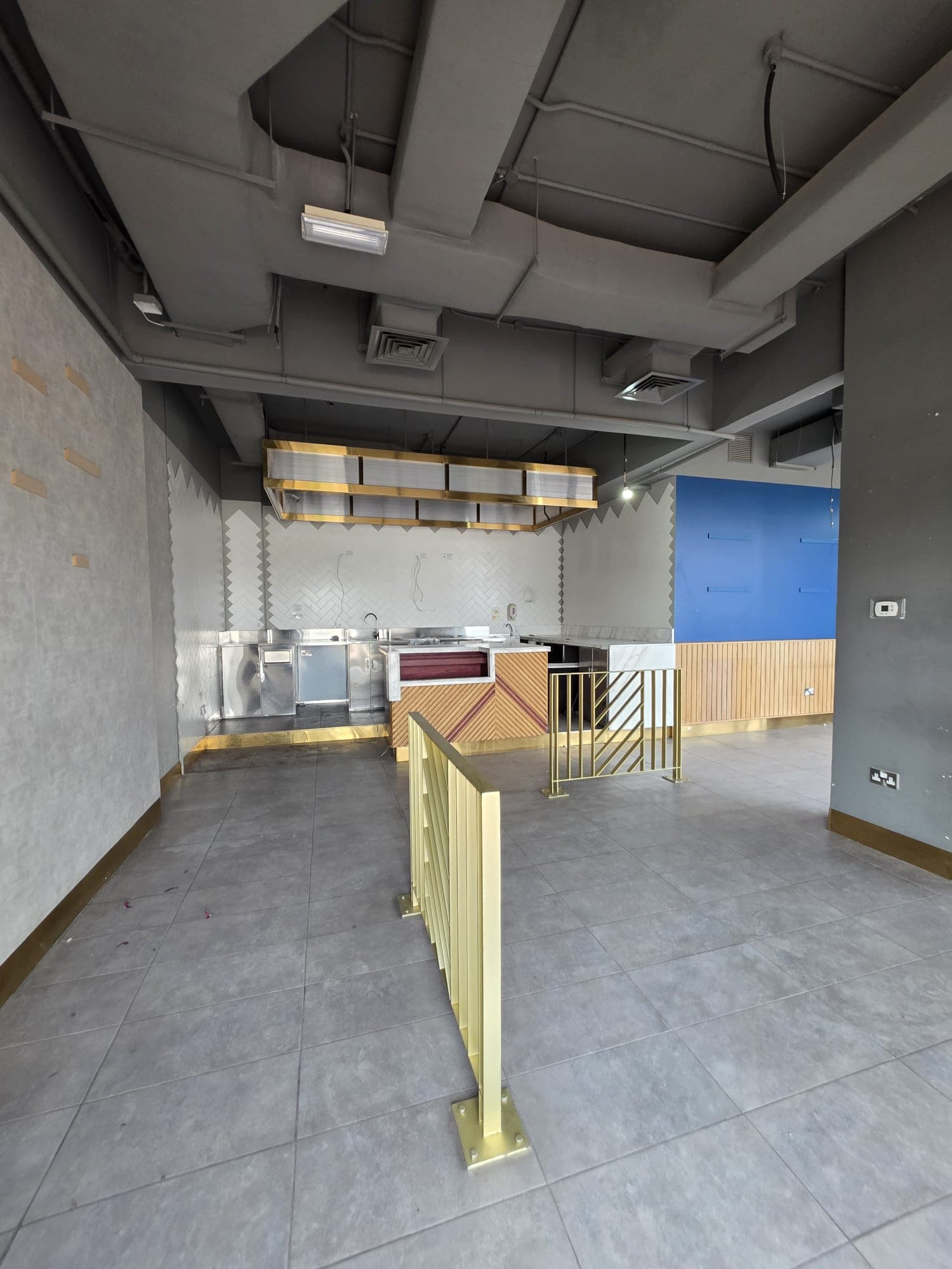 للايجار محل فى بنيد القار موقع مميز رمز 52365 للايجار محل فى بنيد القار موقع مميز