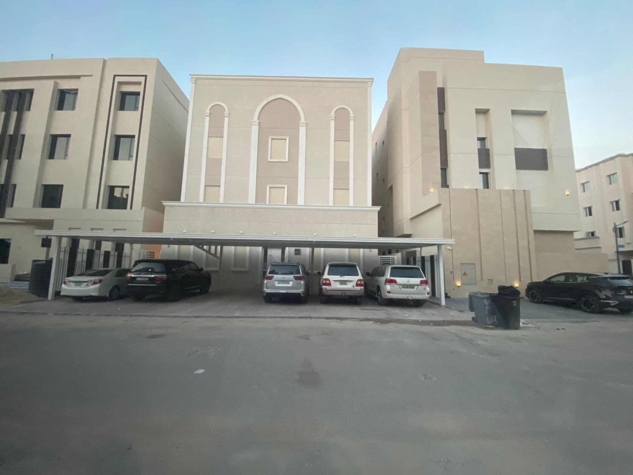 للبيع فيلا مدخول فى جنوب عبدالله المبارك للبيع فيلا مدخول فى جنوب عبدالله المبارك