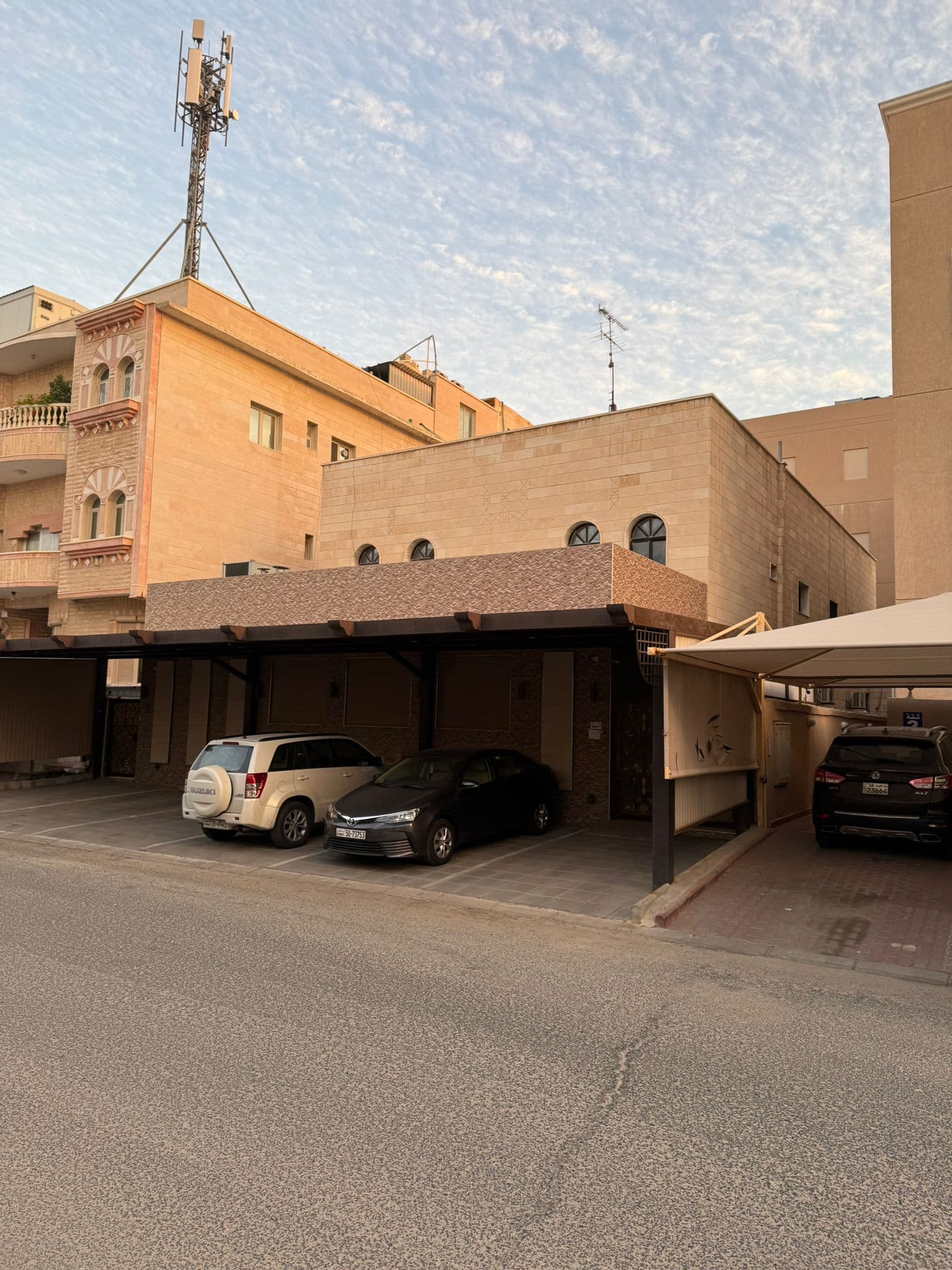 للبيع فيلا في سلوي دورين ونص رمز 5164 للبيع فيلا في سلوي دورين ونص